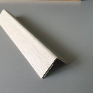 ESQUINERO ADH 25X25X2,60MT ROB