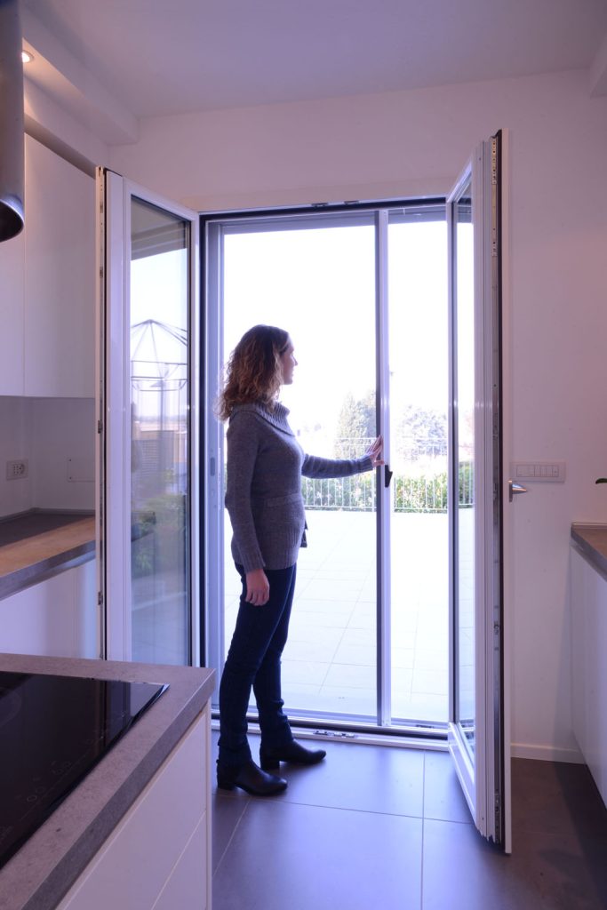 MOSQUITERA PARA PUERTA ENROLLA