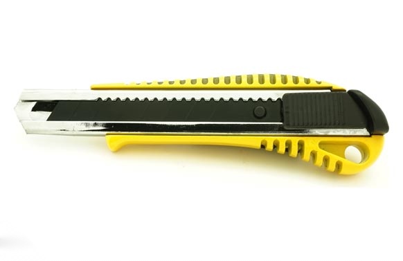 CUTER 18 MM AUTO LOCK METAL -1