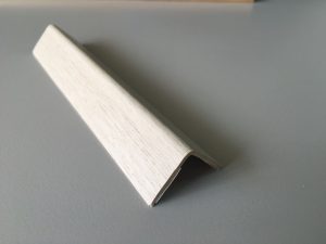 ESQUINERO ADH 25X25X2,60MT ROB