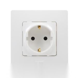 TOMA DE CORRIENTE BLANCA SERIE