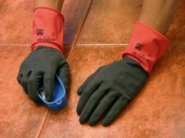 GUANTE QUIMICO L09 33CM RO/NE