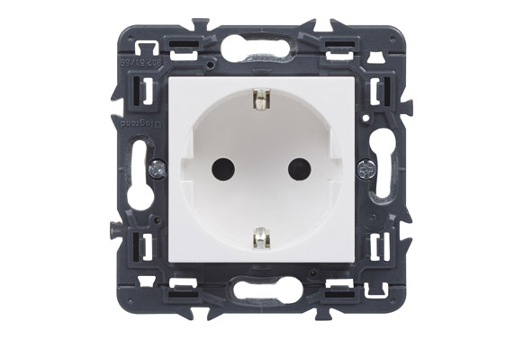 BASE ENCHUFE EMP TOMA TIERRA 9