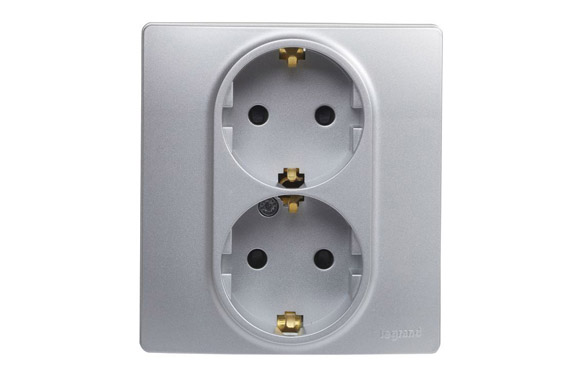 BASE ENCHUFE DOBLE 2P+T PL SER