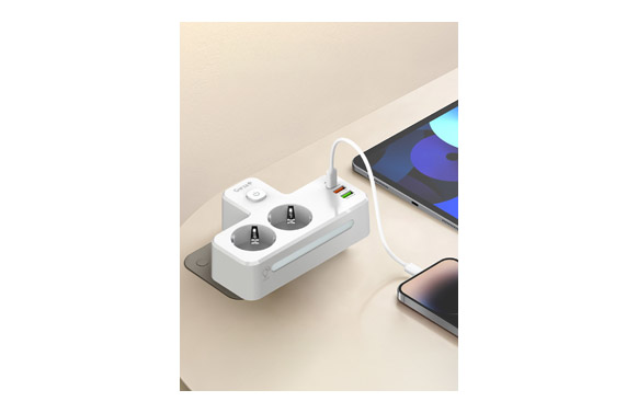 LADRON C/INT. 2T+2USBA+USB LUZ