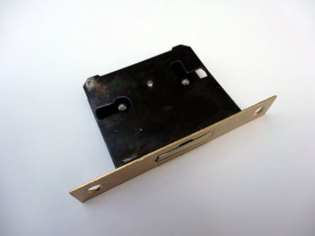 CERRADURA MAD.EMB. LLAVE A 25M