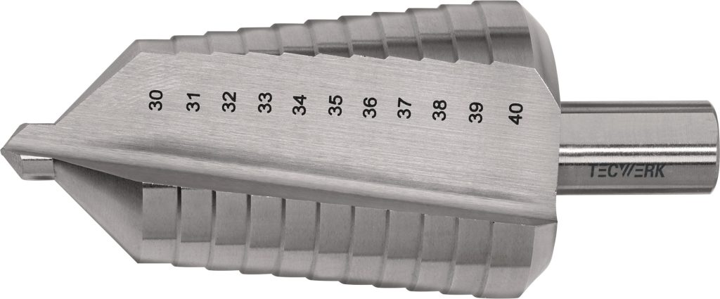 BROCA ESCALONADA ESTRIA RECTA