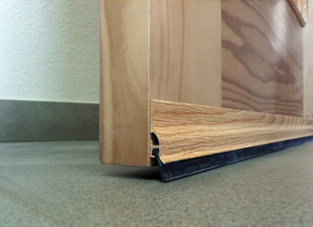 BURLETE ADH LABIO 105CM ALU RO