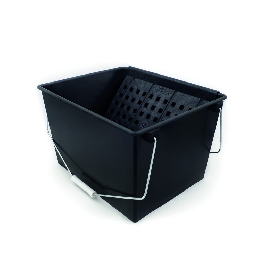 CUBETA PLASTICO 2 ASAS CON REJ